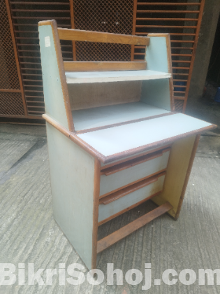 খুব ভালো মজবুত পড়ার টেবিল ও ওয়ার্ড্রব ডয়ার।